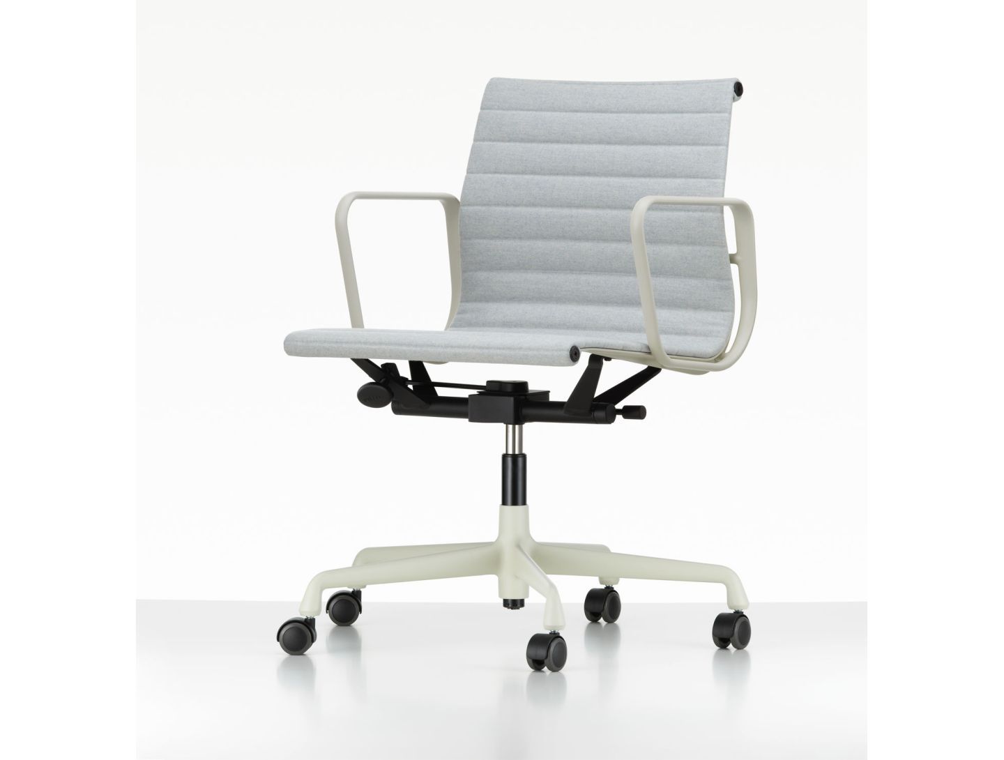 Кожаный поворотный операционный офисный стул с подлокотниками VITRA Eames Aluminium Group ARCH-00047211 - Вид №36