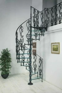 Modus Винтовая лестница из чугуна и стекла  2072