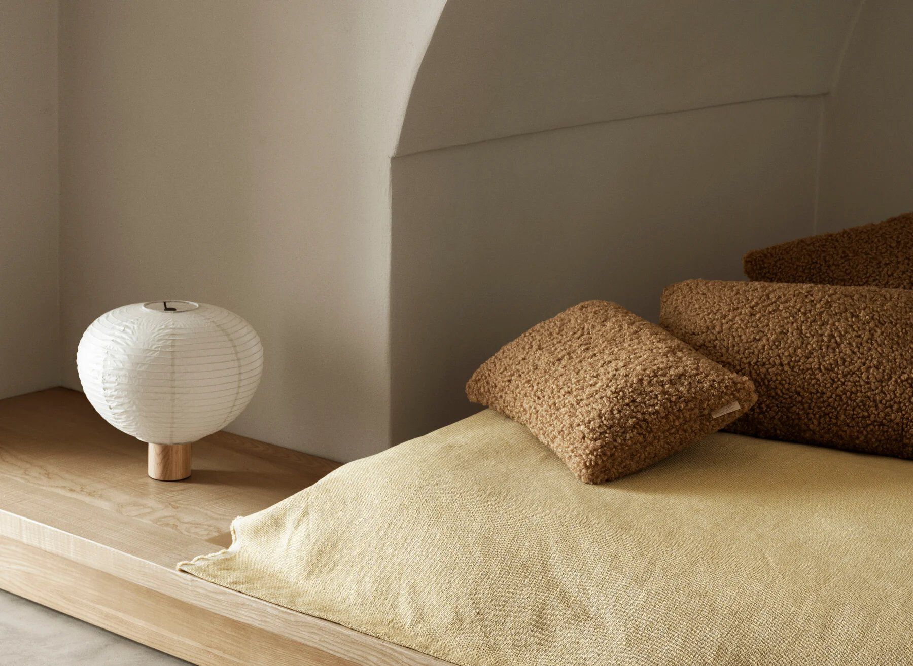 Настольная лампа из дуба и рисовой бумаги blomus Kami ARCH-00139328 - Вид №5