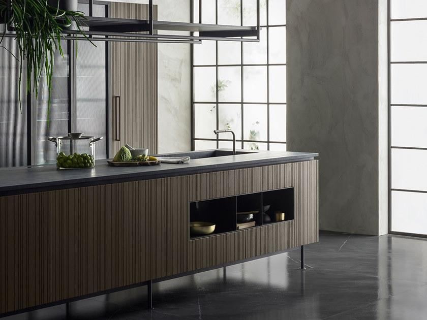 TM Italia Cucine Кухня с островом и колоннами Rua sun-id-1405348 - Вид №1