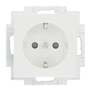 Розетка встраиваемая ABB Basic 55 с заземлением, со шторками, цвет белый