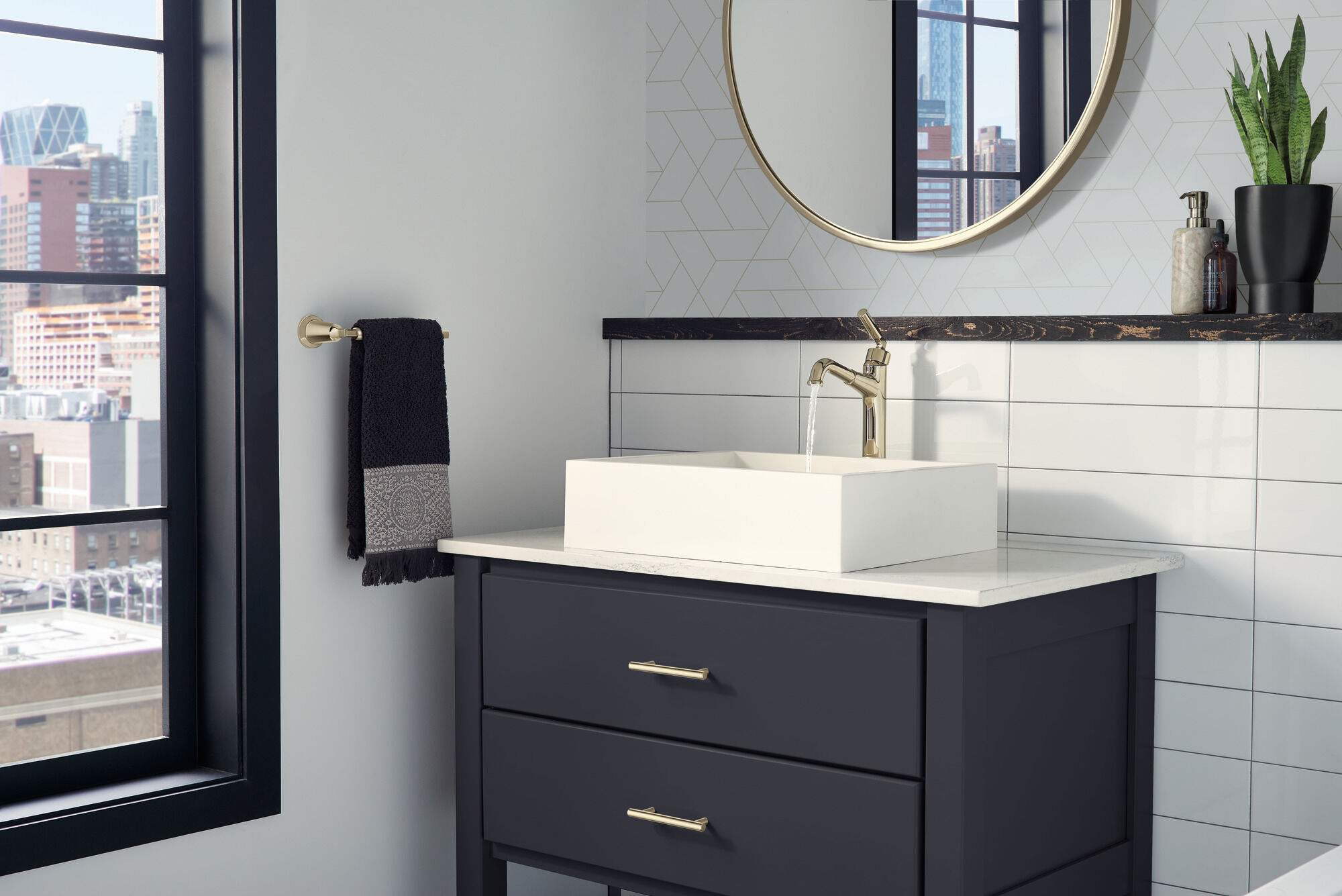 74808-PN 8-дюймовый мини-полотенцесушитель Delta Faucet Bowery Полированный никель - Вид №1