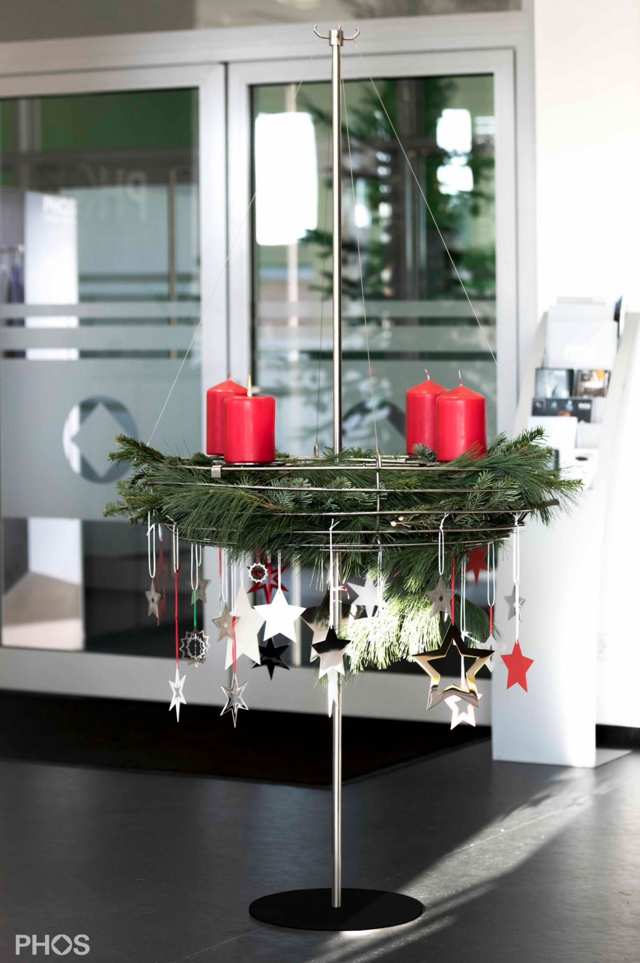 AKS1-BPS Подставка для венка Адвента с корзиной, основание: черное. PHOS  - Вид №2