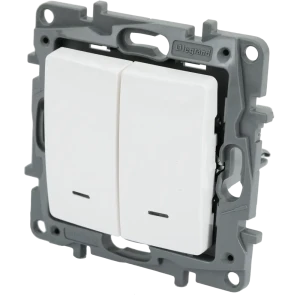 Legrand ETIKA — двухклавишный выключатель с подсветкой 82153472
