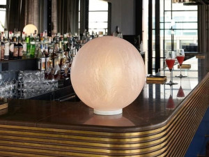 Настольная лампа из полиэтилена