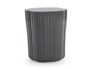 Высокий круглый журнальный столик из переработанного материала