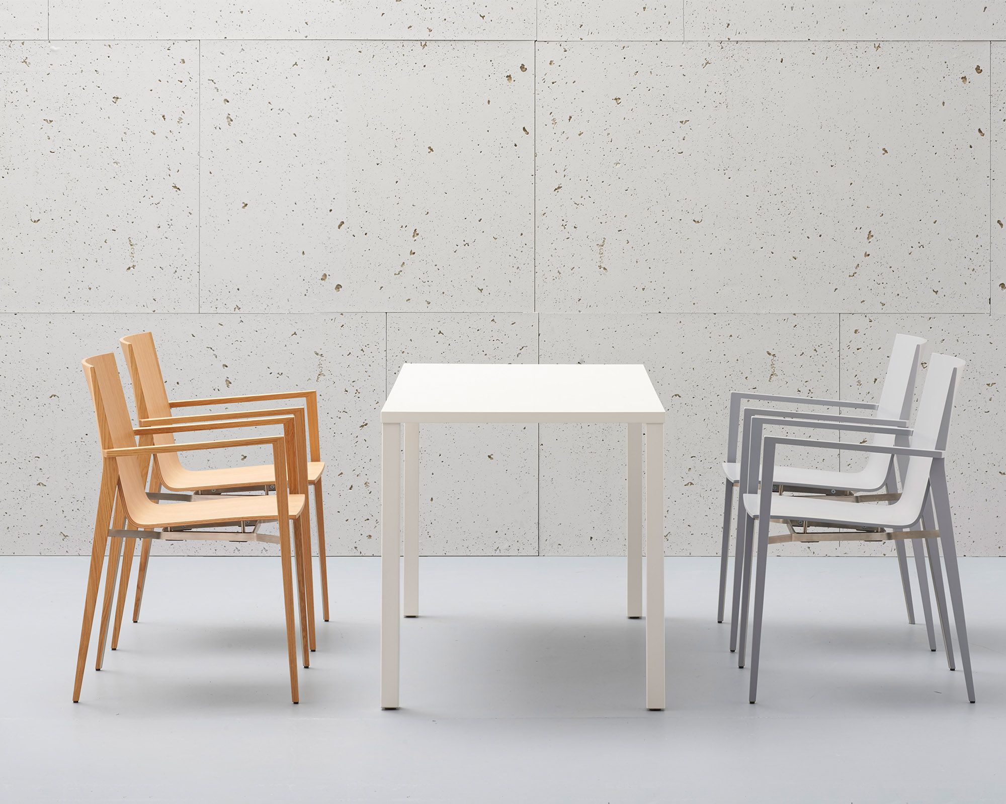 Деревянный штабелируемый стул с подлокотниками SCHNEEWEISS interior Tendo ARCH-00048046 - Вид №1