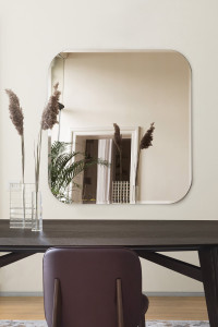 Квадратное настенное зеркало