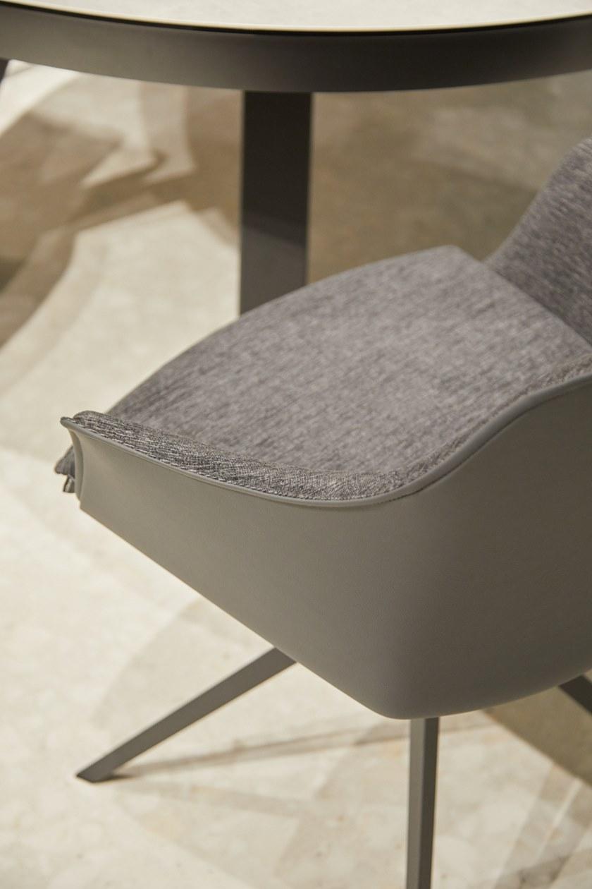 MOBLIBERICA Мягкое кресло на козелке из ткани с подлокотниками Kedua sun-id-1388156 - Вид №2