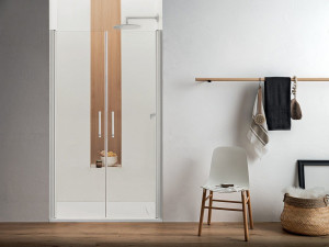 Нишевая душевая кабина с распашной дверью