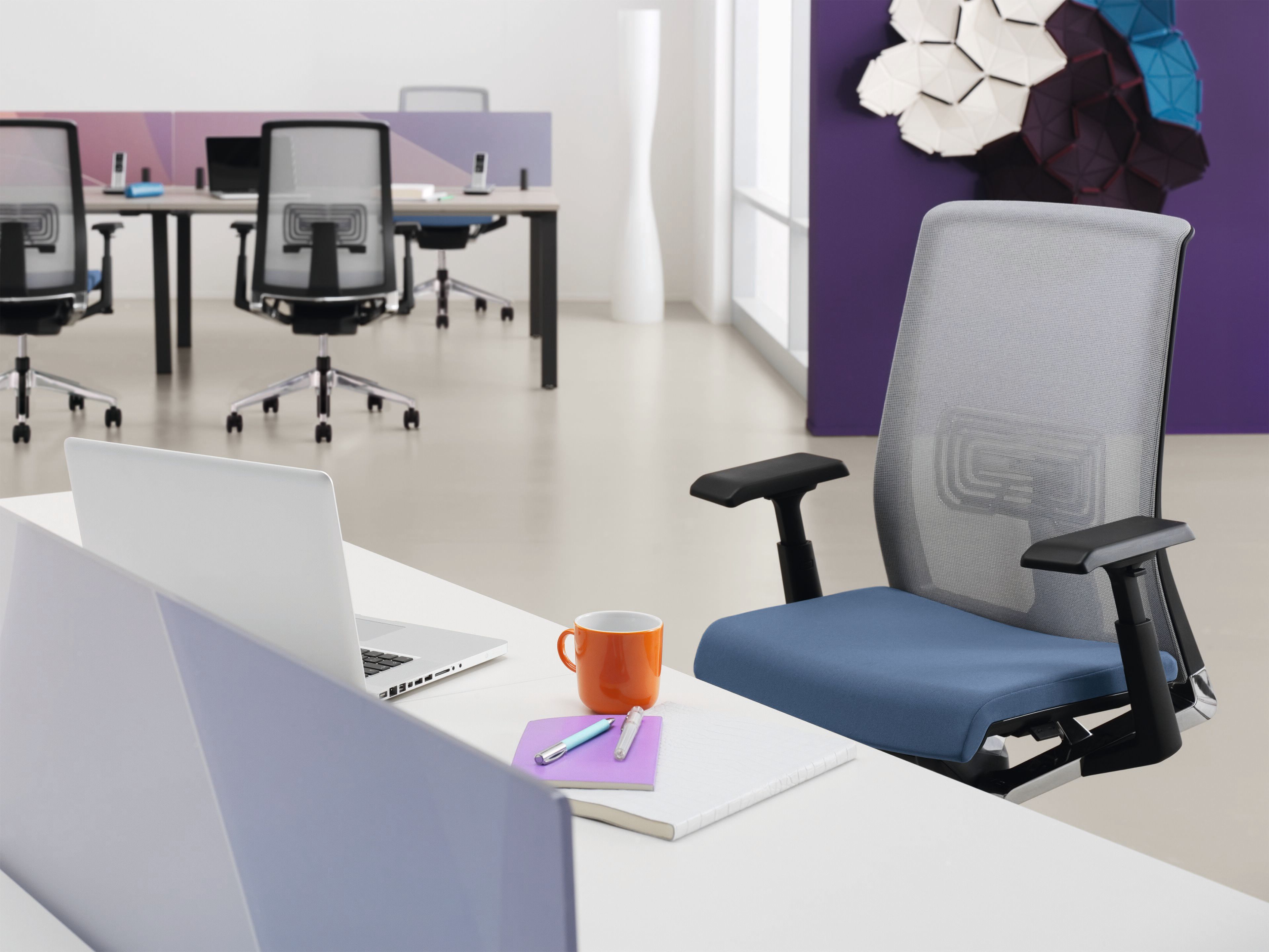 Тканевый поворотный мягкий операционный стул с колесами Haworth Very ARCH-00125159 - Вид №7