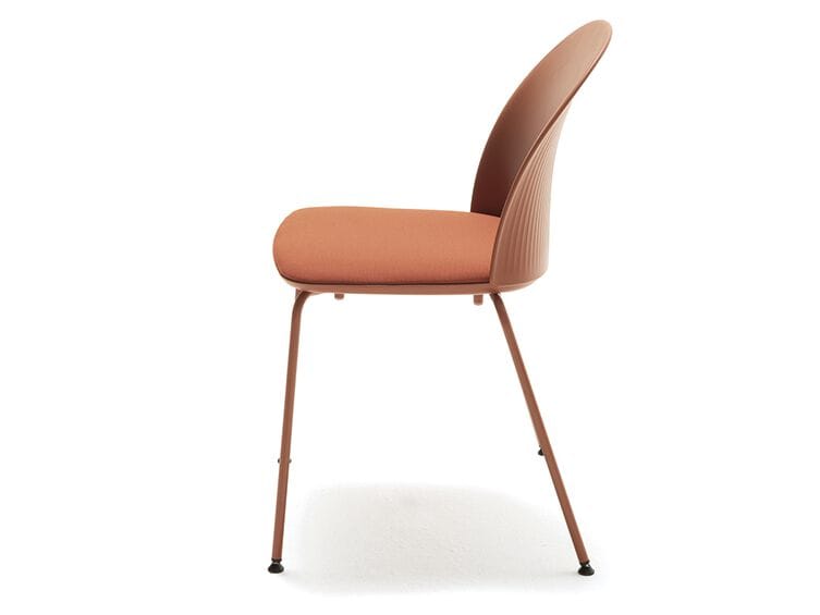 Пластиковый штабелируемый стул с мягким сиденьем ESTEL GROUP профиль ARCH-00022228