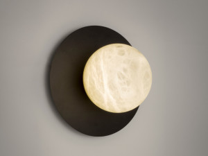 Настенный светильник из железа и алебастра