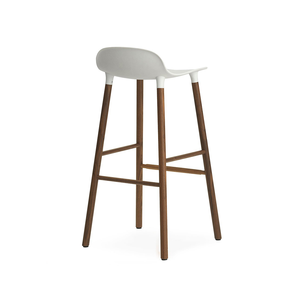 Барный стул Form с ножками из ореха 75 см, белый Normann Copenhagen 602804 - Вид №1
