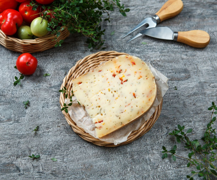 7278 Сыр "Мастер Гауда" с паприкой Вкусляндия 