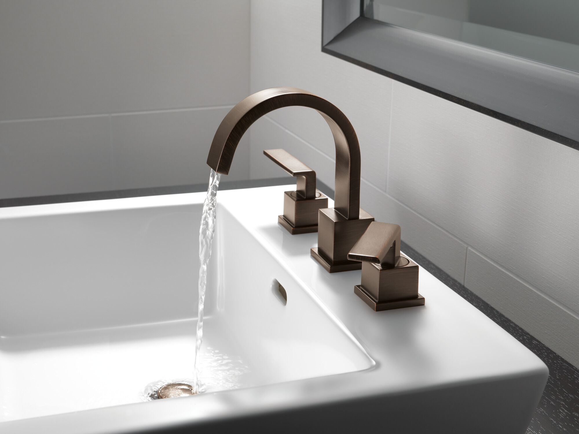 3553LF-RB Смеситель для ванной комнаты с двумя ручками Delta Faucet Vero Венецианская бронза - Вид №4