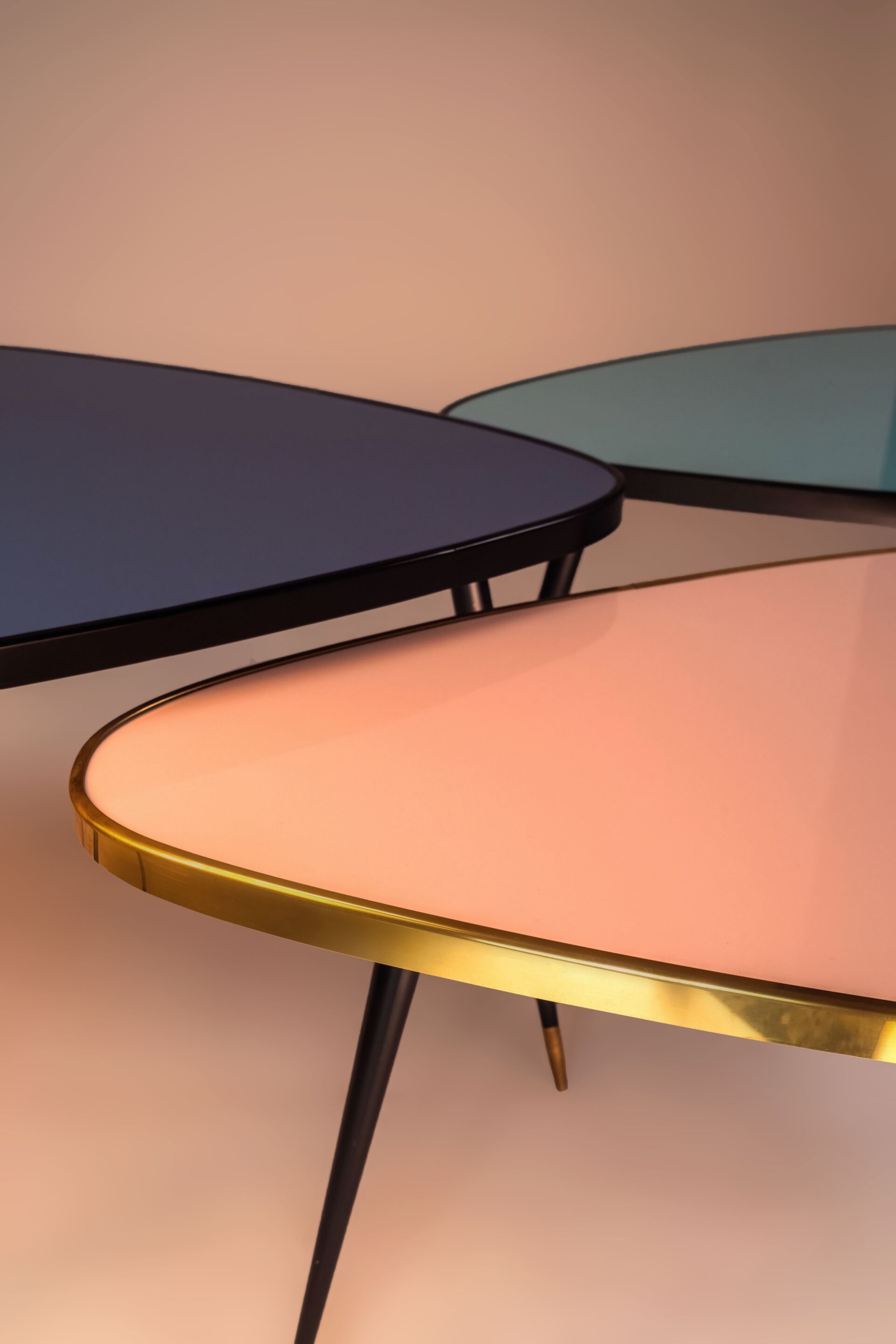 Журнальный столик из ламинированного стекла с полированным латунным профилем Jover+Valls Antique Boutique-Twist ARCH-00039988 - Вид №25