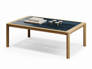 Низкий садовый столик из лавового камня