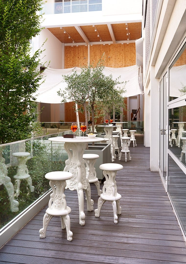 Высокий круглый стол из полиэтилена для контракта SLIDE Дизайн любви ARCH-00080723 - Вид №4