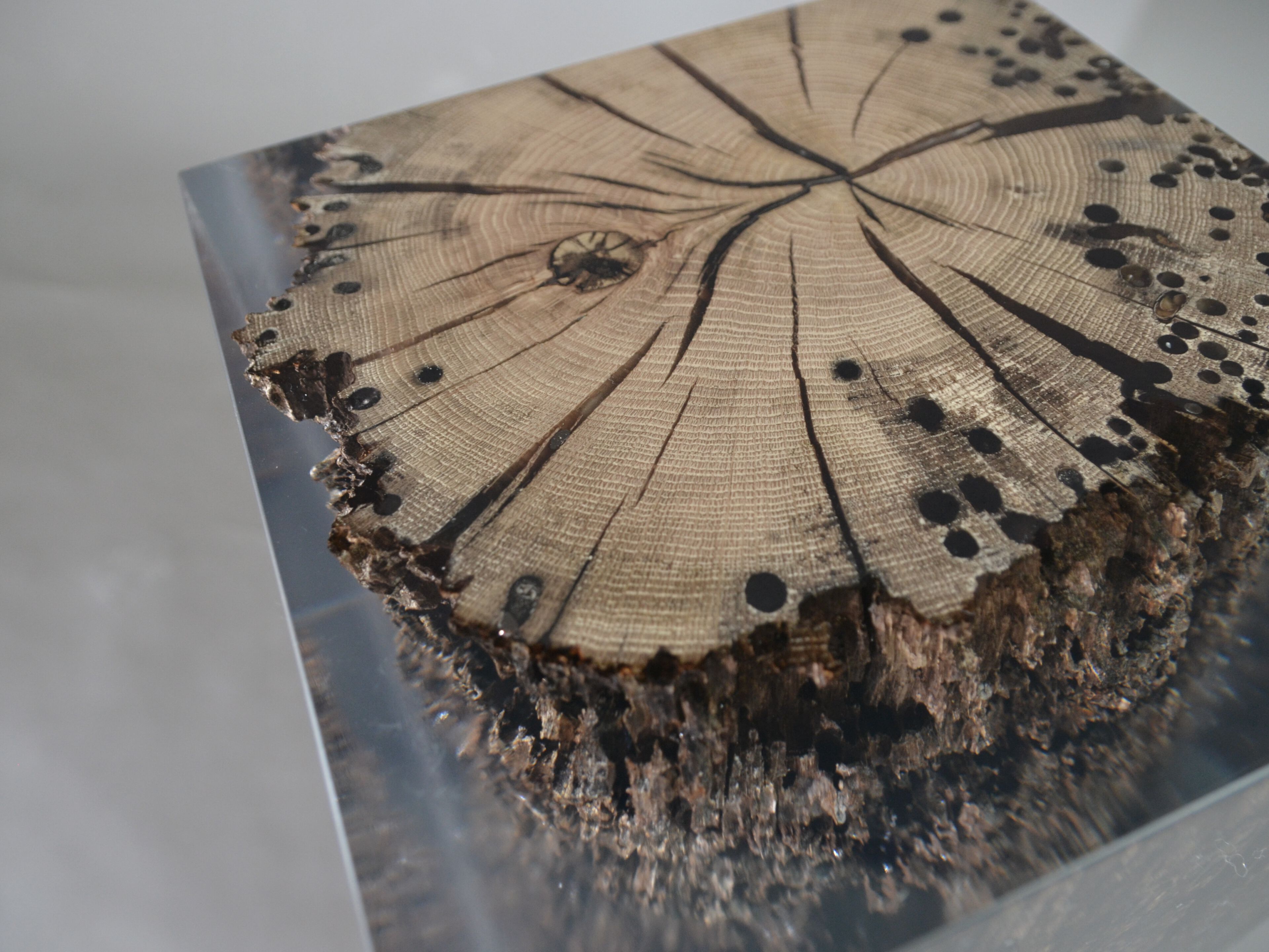 Табурет / журнальный столик из дуба и смолы alcarol Bricola ARCH-00047970 - Вид №10