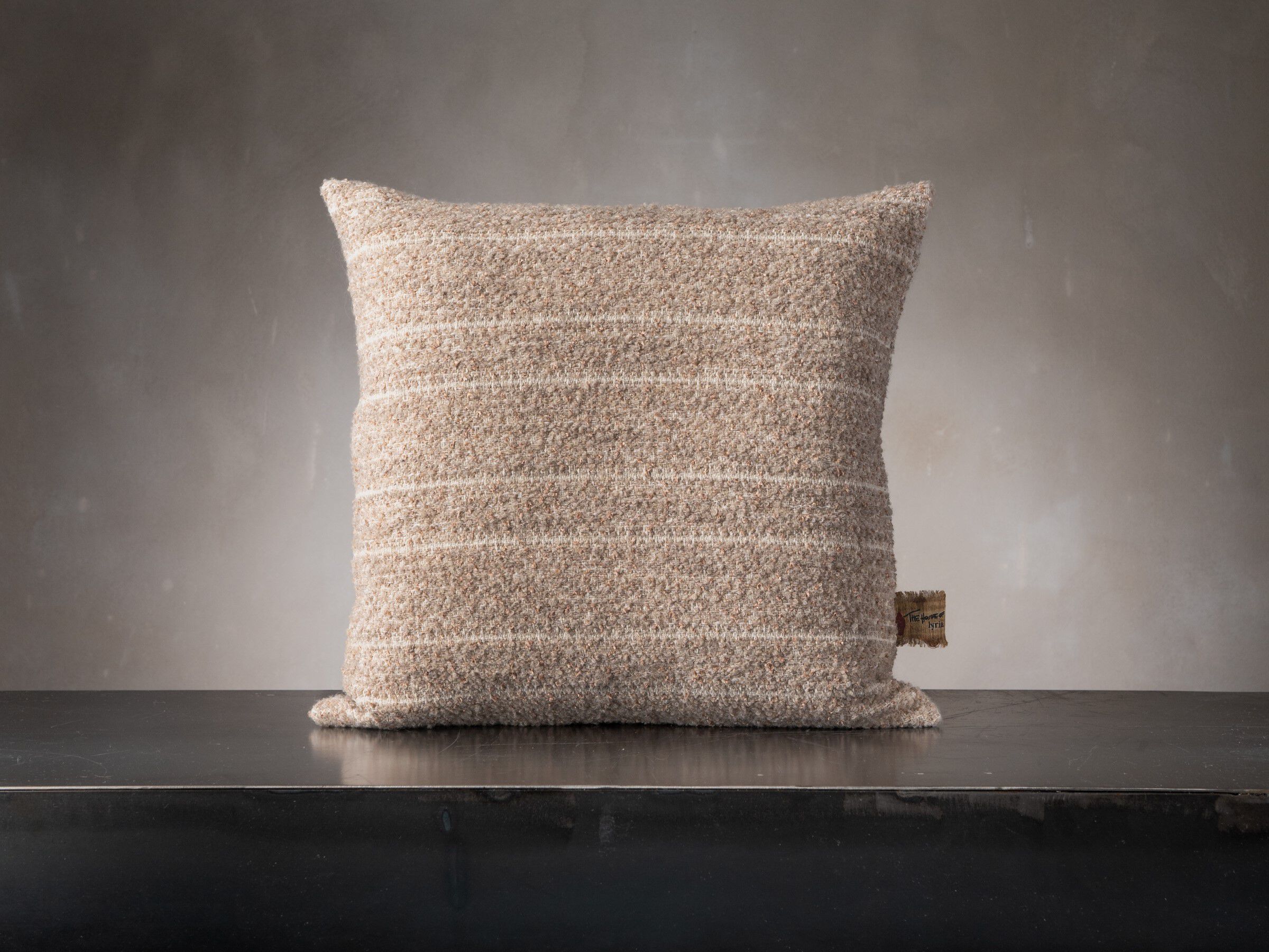 Квадратная шерстяная подушка The House of Lyria BENTIVOGLIO ARCH-00134378