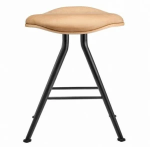 NORR11 Низкий табурет с железным основанием и кожаным сиденьем