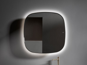 Настенное зеркало для ванной комнаты