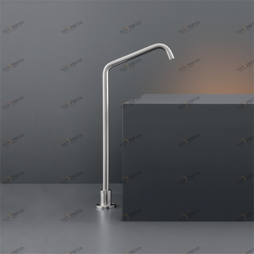 Свободно стоящий носик для ванной H. 720 мм  NEU47 CEADESIGN 