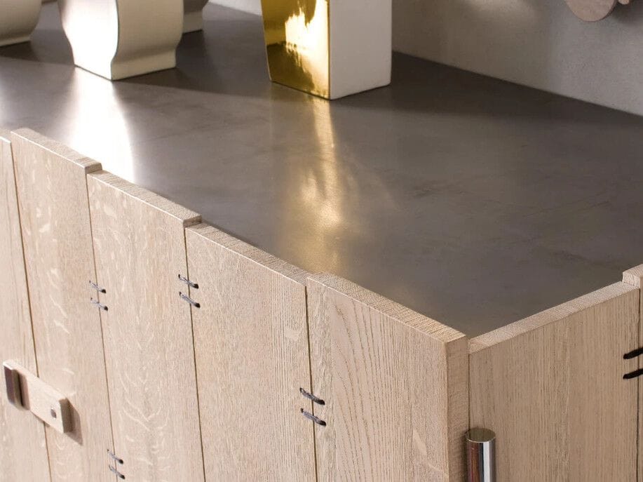 Шкаф из массива дерева с распашными дверями Lando HAUTE COUTURE ARCH-00006456