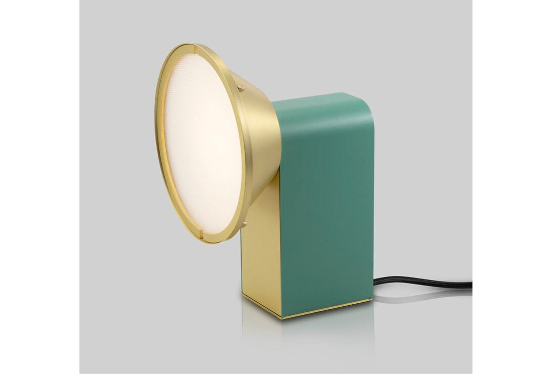 Латунная светодиодная настольная лампа CVL Luminaires Wonder ARCH-00014456