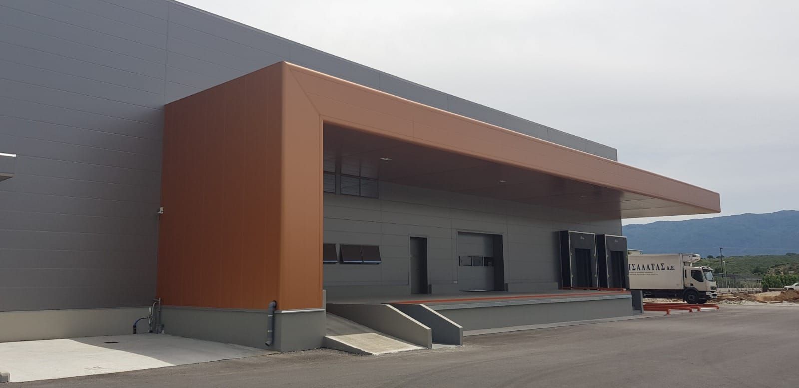 Изолированная металлическая панель для фасада ELCOM SYSTEM ТЕРМОПАРЕТЫ® ARCH-00037807 - Вид №9