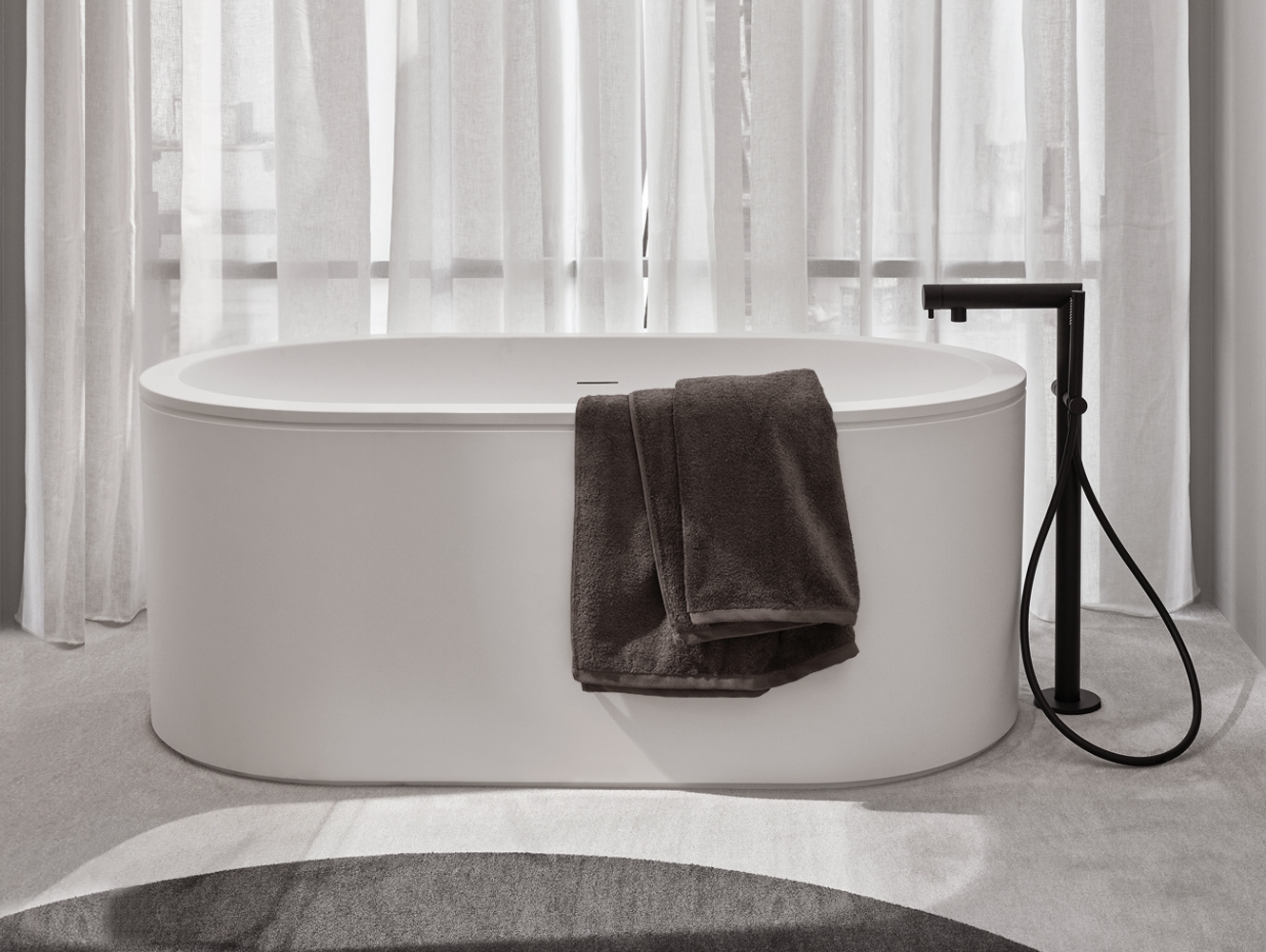 CIBELEL-BI Ванна Cibele L из материала LivingTec, с моноблочной облицовкой cielo Arcadia Ceramica Cielo 