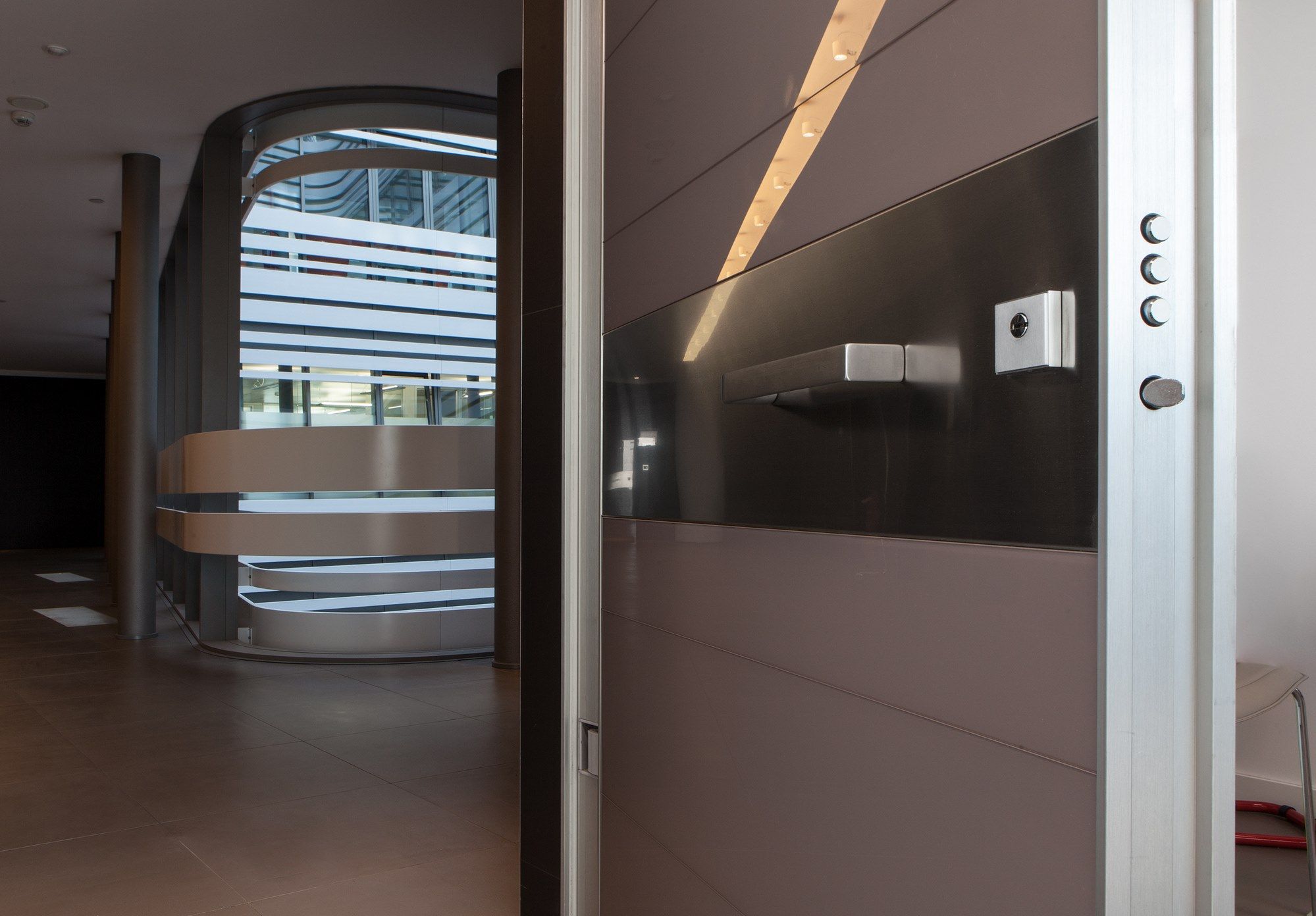 Полированная стеклянная бронированная входная дверь Oikos Tekno ARCH-00037198 - Вид №2