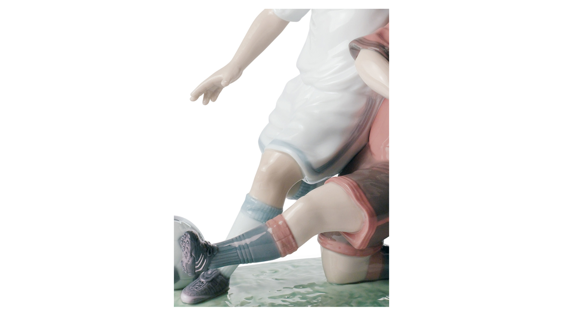 10669044 LLADRO Фигурка Lladro "Юные футболисты" 20x19см Фарфор Lladró  - Вид №1