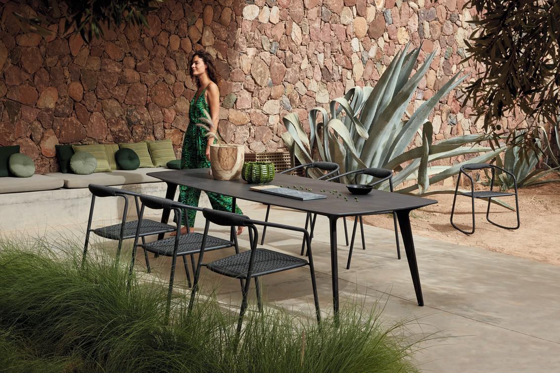 MNST977 Обеденный стол teak nero ⌀80см Manutti Torsa - Вид №3