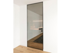 Стеклянная стена заподлицо распашная дверь