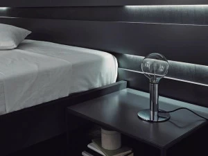 Aromas del Campo Прикроватная лампа из металла с фиксированным плечом Less S1171