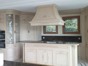 Martini Interiors Кухня из лакированного дуба на заказ с островом