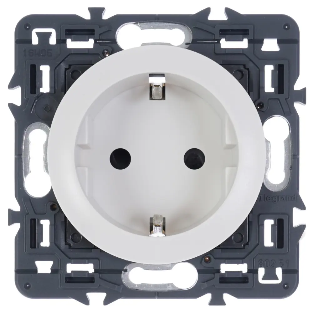 Розетка встраиваемая Legrand Celiane с заземлением, цвет белый STLM-2142237