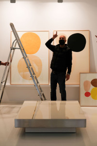 Низкий журнальный столик с латунной инкрустацией