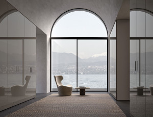 Стеклянный шкаф