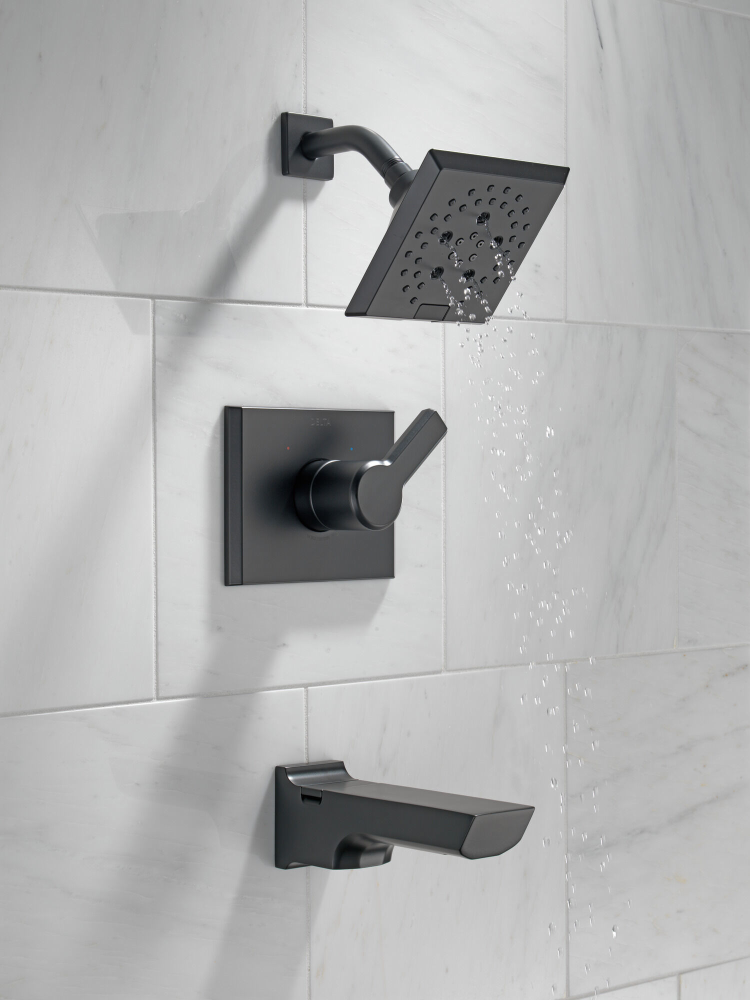 T14499-BL Monitor® 14 Series H2Okinetic® Ванна и душевая панель Delta Faucet Pivotal Матовый черный  - Вид №7