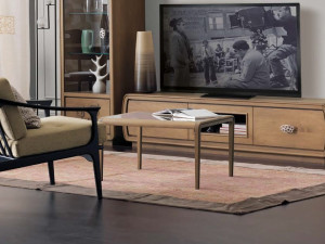 Деревянный журнальный столик