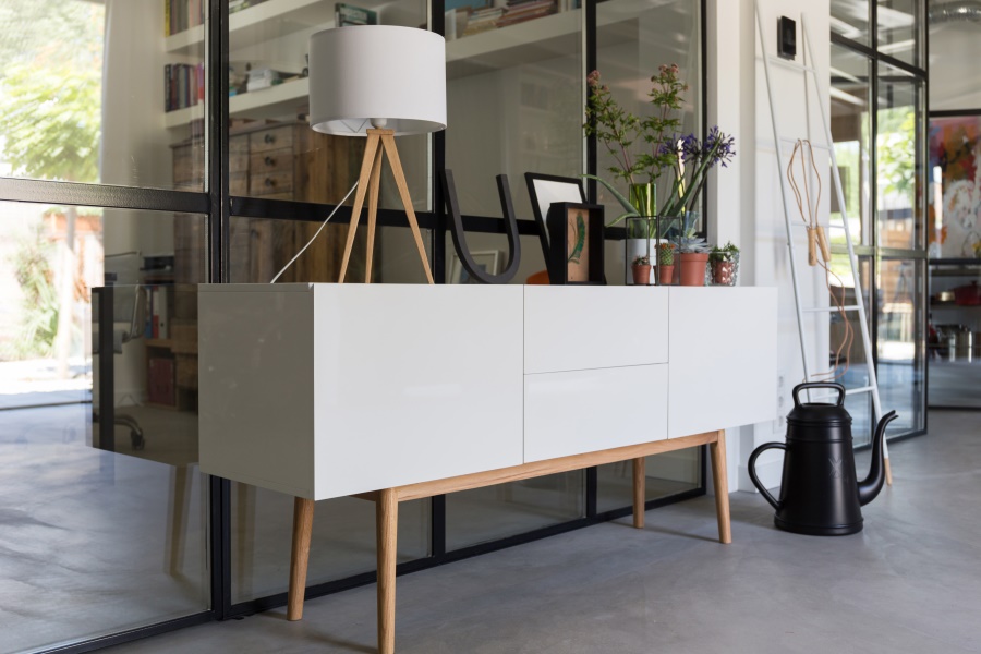 Лампа настольная Tripod Wood, белая с бежевыми ножками Zuiver 5200009 - Вид №1