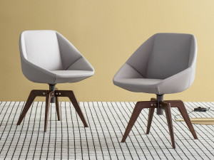 Кожаный мягкий поворотный стул