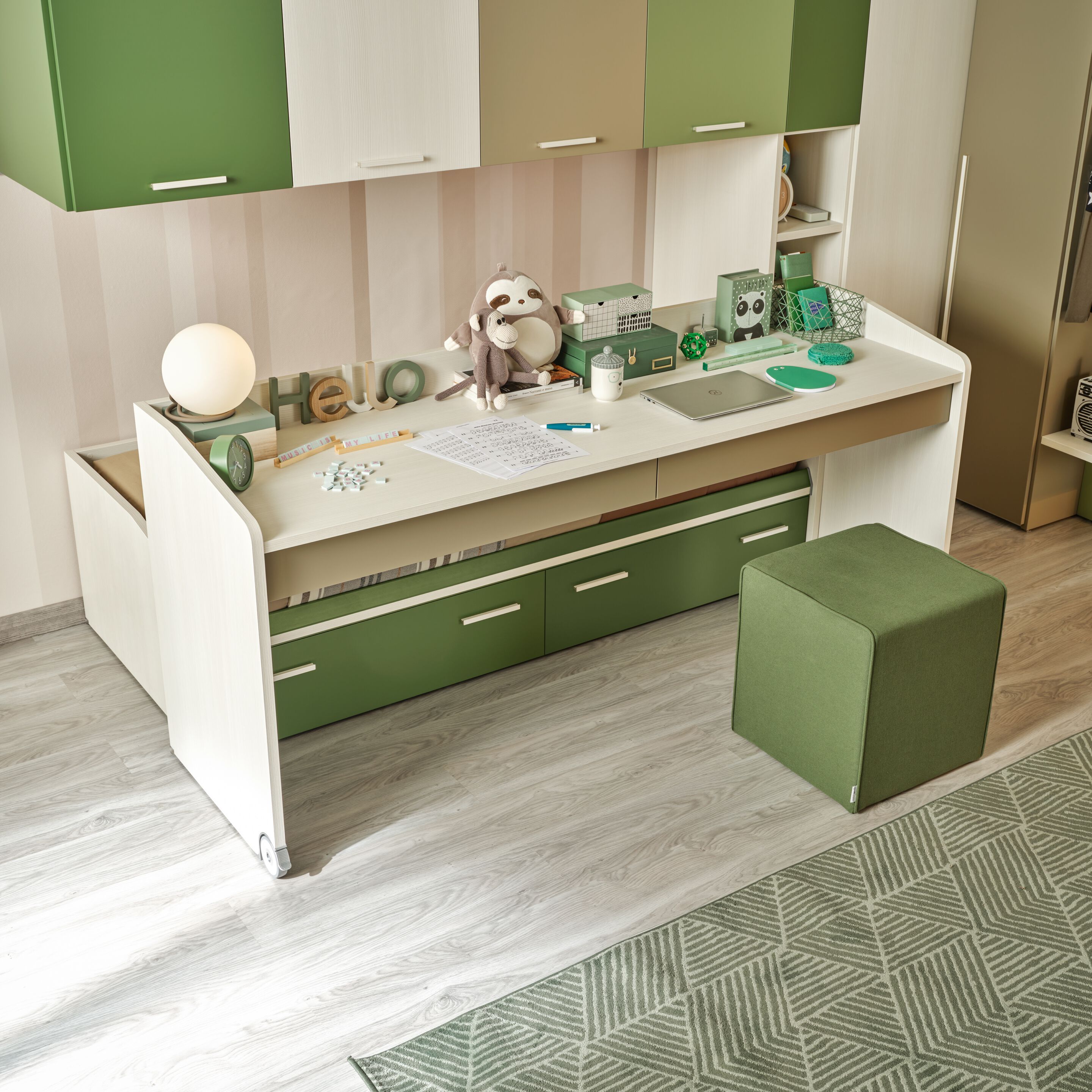 Спальня на палубе с кроватью и письменным столом на колесах Moretti Compact KC418 ARCH-00065920 - Вид №3