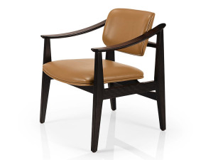 Кожаное кресло с подлокотниками