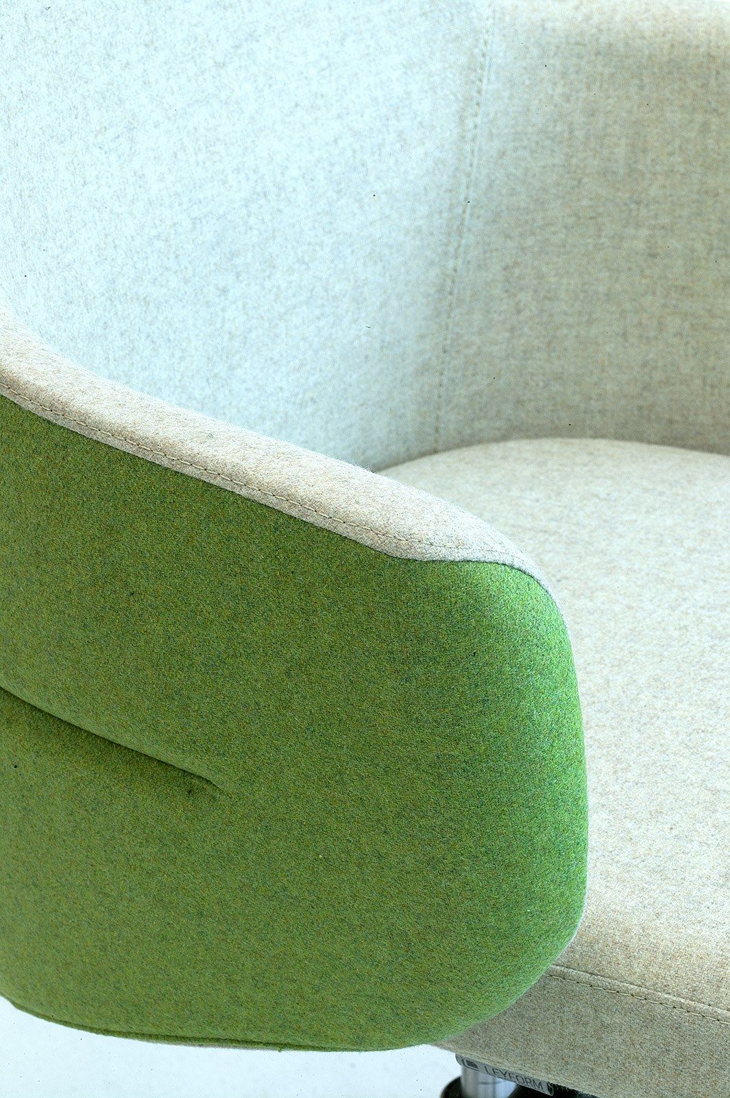 Шерстяное кресло с подлокотниками Leyform ARCH-00012056