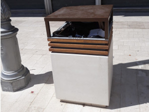 Держатель для мусора с крышкой для раздельного сбора