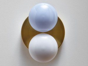 Светодиодный настенный светильник из дутого стекла и латуни